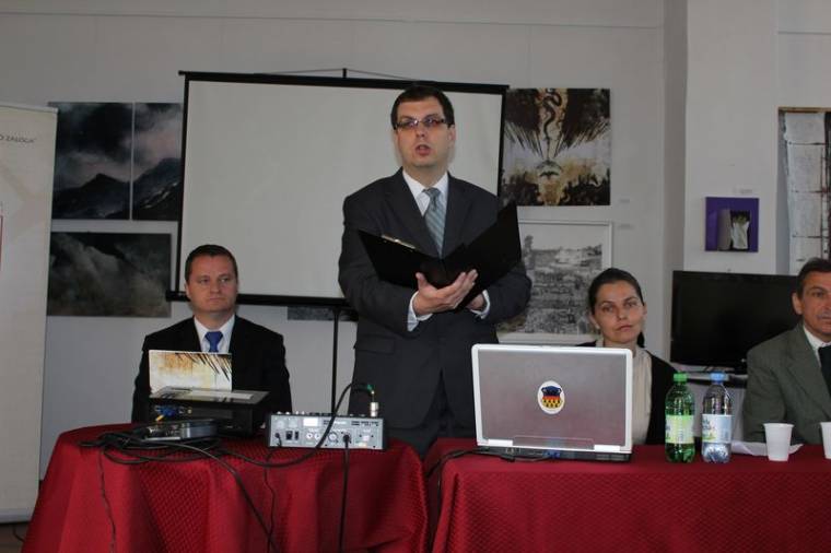 Elkezdődött a történelmi konferencia Gyergyószentmiklóson