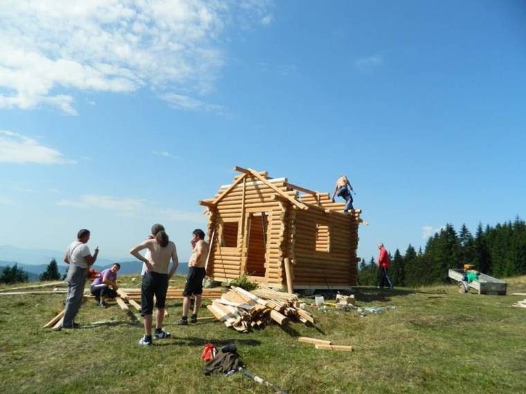 Újáépítették a bükkhavasi menedékhelyet