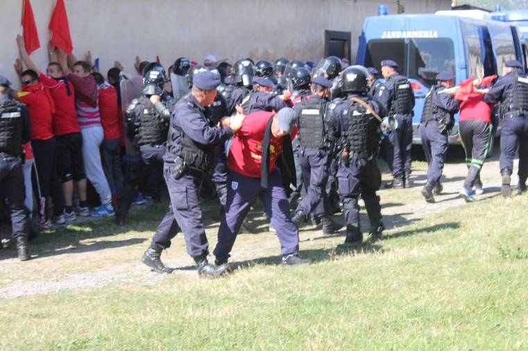Futballhuligánokat állítottak elő a csendőrök