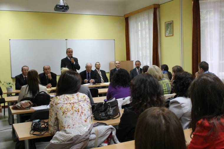 Tanévnyitót tartottak a Csiky-kertben