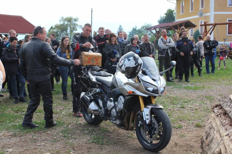 Tulipános ládában viszik a pénzadományt