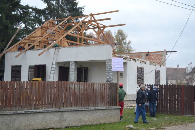 Tetőtérrel növelik meg a közösségi ház felületét