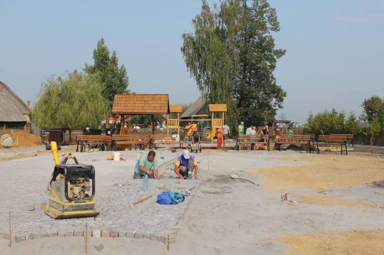 Megszépül a központ Újfaluban