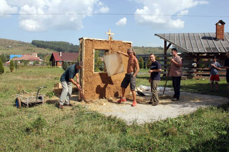 Ismerkedés a szalmabála-építészettel
