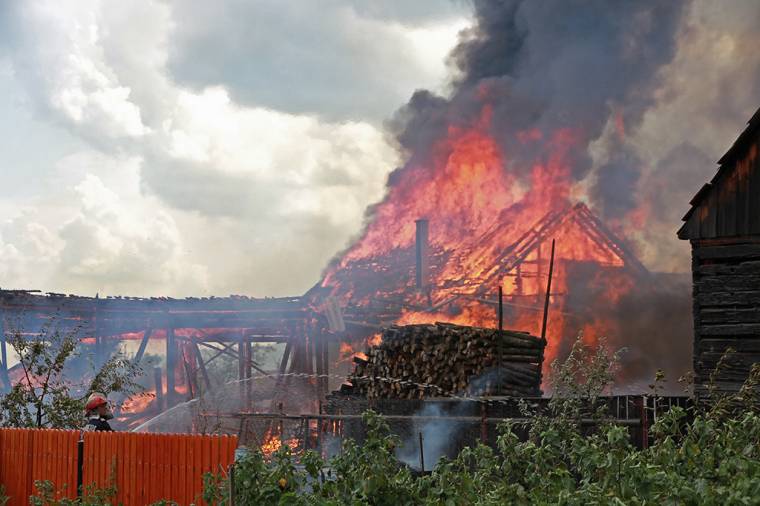 Tűz pusztított a gyergyószentmiklósi Halászok utcában