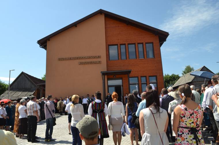 Közösségi házat avattak Remetén