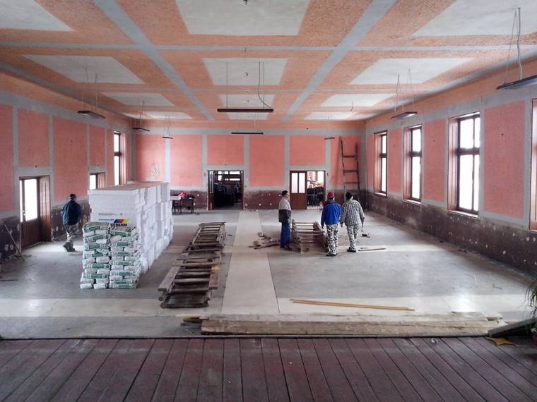 Dolgoznak az alfalvi kultúrházban