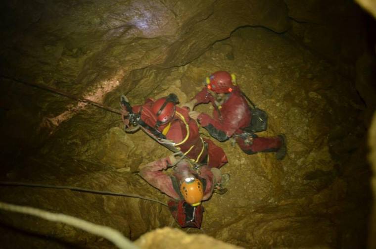 Gyakoroltak a barlangimentők