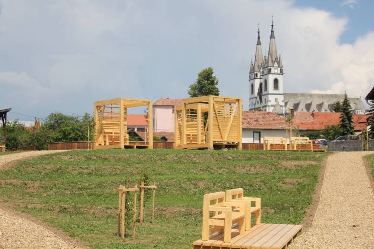 Egészségházat avatnak, parkosítanak Gyergyóditróban