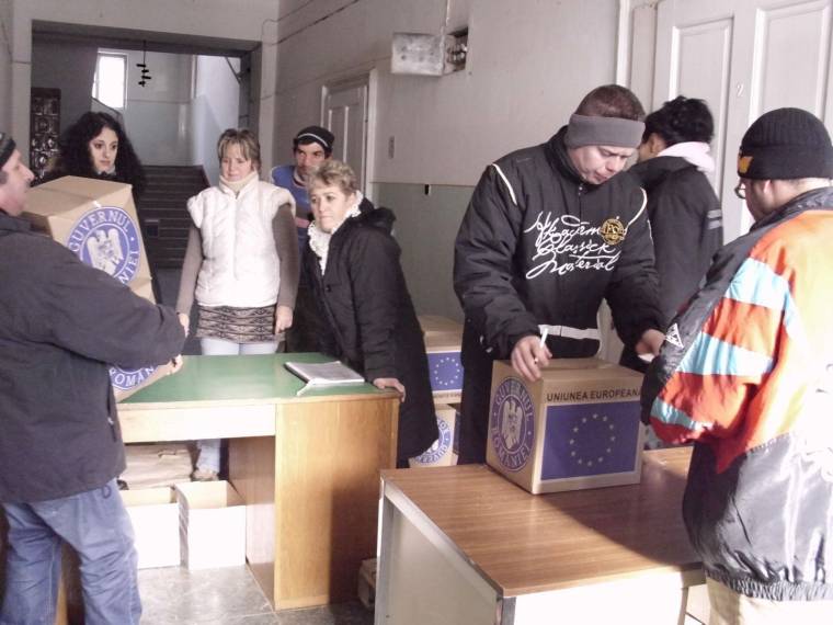 Kiosztották az élelmiszersegélyeket Gyergyószentmiklóson