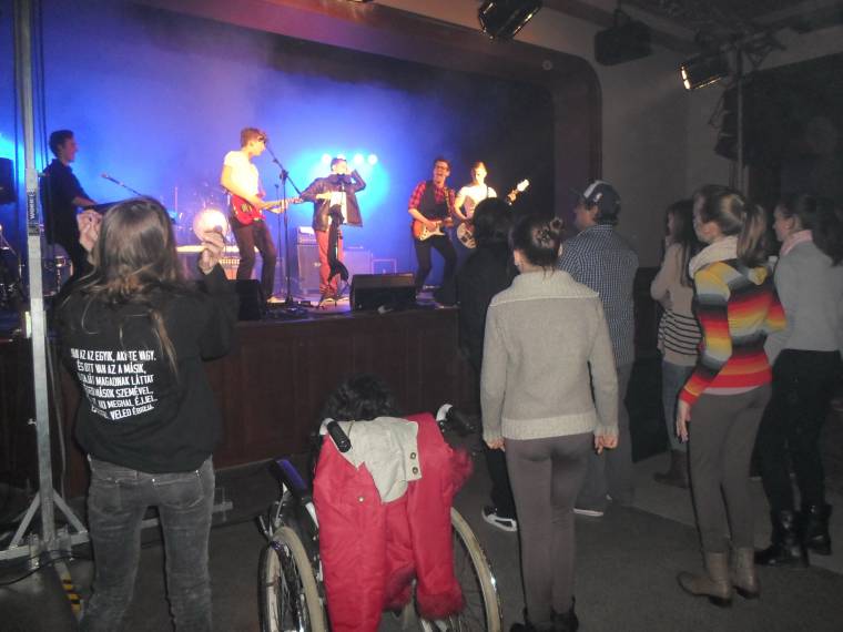 Szórakozás és jótékonykodás Gyergyóalfaluban