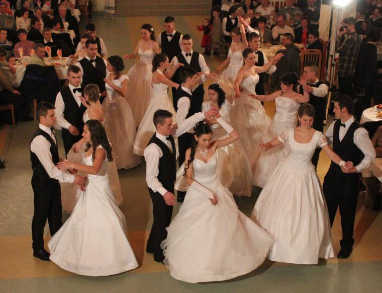 Negyvenkilenc remetei fiatalt avattak nagykorúvá