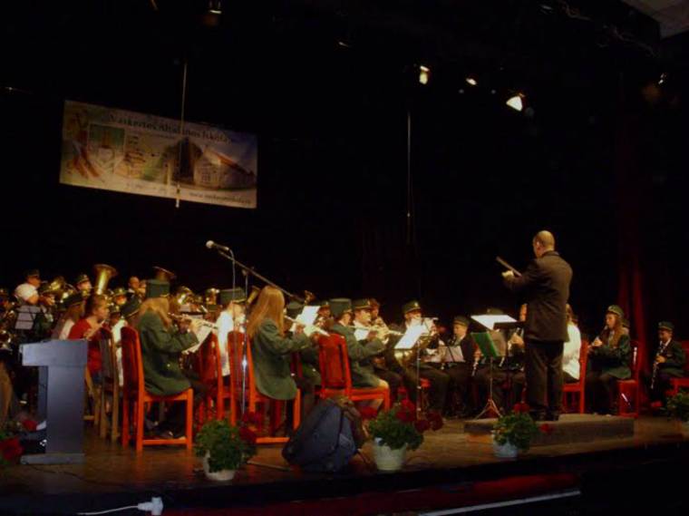 Közös ünneplésre várják a pedagógusokat Gyergyószentmiklóson