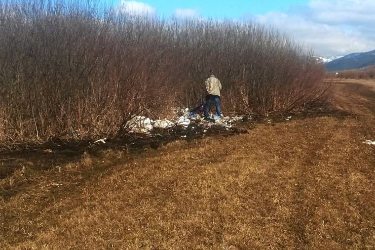 A töltésből lett szemét