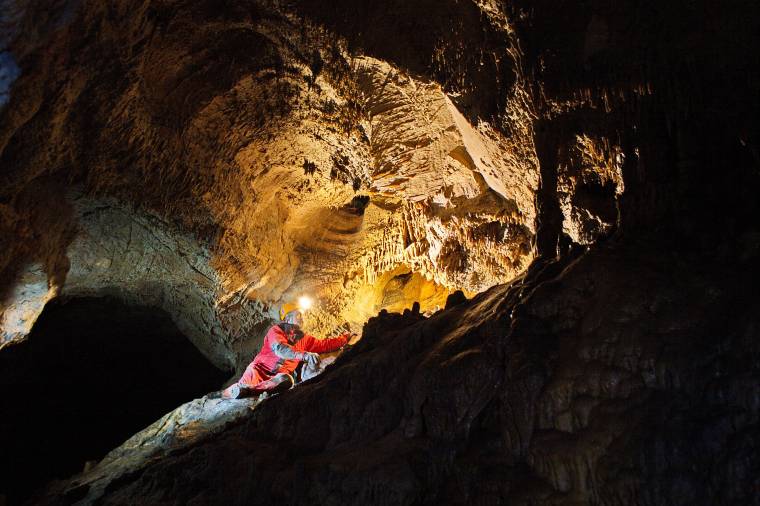A Súgó-barlangról nyílt fotótárlat Csíkszeredában