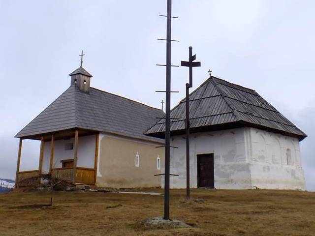 Rongálás a Szent Anna-kápolnánál