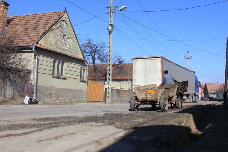 Készülnek az útjavításokra Gyergyószentmiklóson