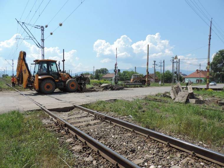 Útjavítás a gyergyószentmiklósi vasúti átkelőnél