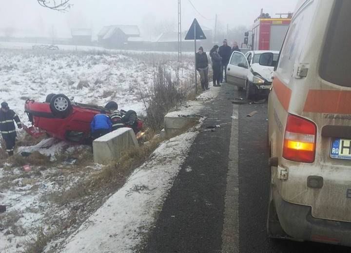 A tetején állt meg az árokba sodródó Dacia