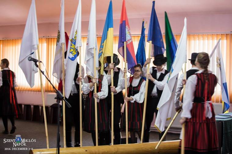 Dísztanácsülés díjözönnel