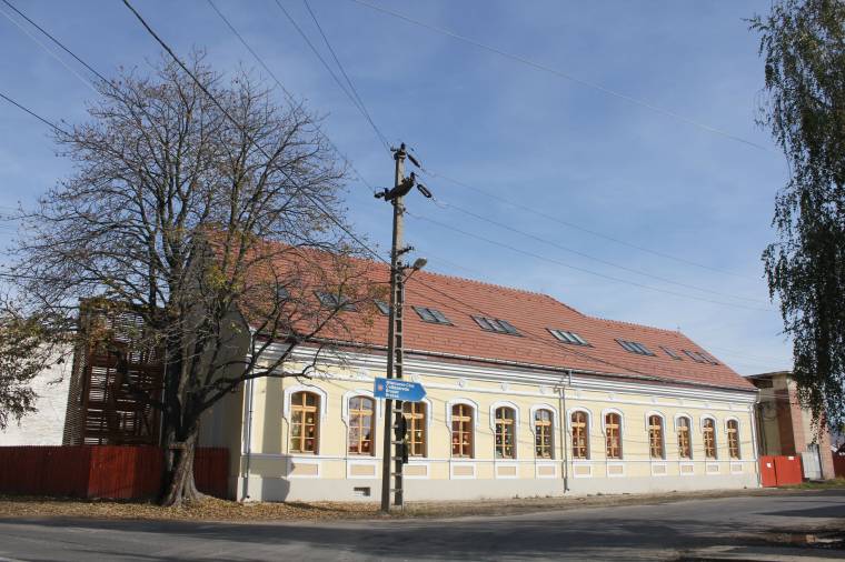 Egy napközi, ahol a megfelelő fűtés hiányában fáznak a gyerekek