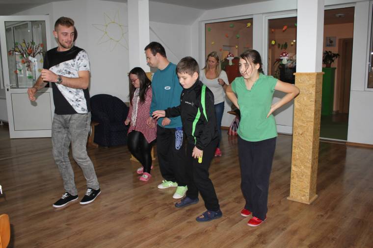Táncórákra járnak a fogyatékkal élők