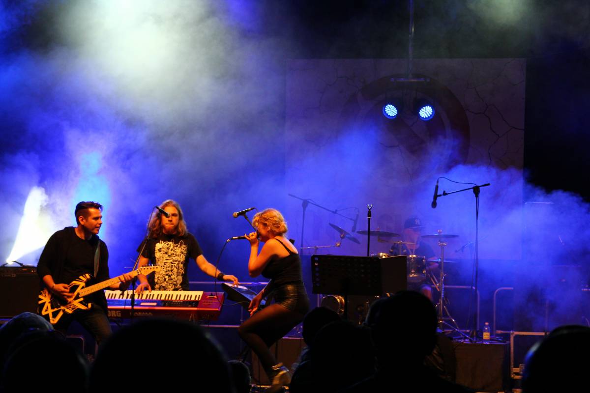Koncert közben a No Sugar együttes. Új nagylemezüket mutatják be jövő pénteken az ifiházban 