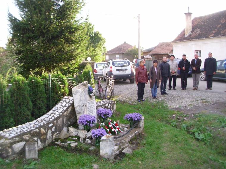Mártírjaira emlékezett Szárhegy