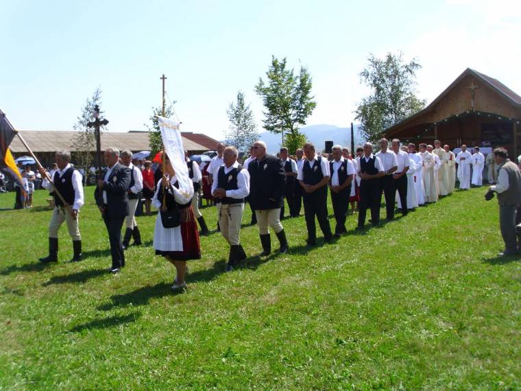 A gondviselés hívta a borzontiak közé
