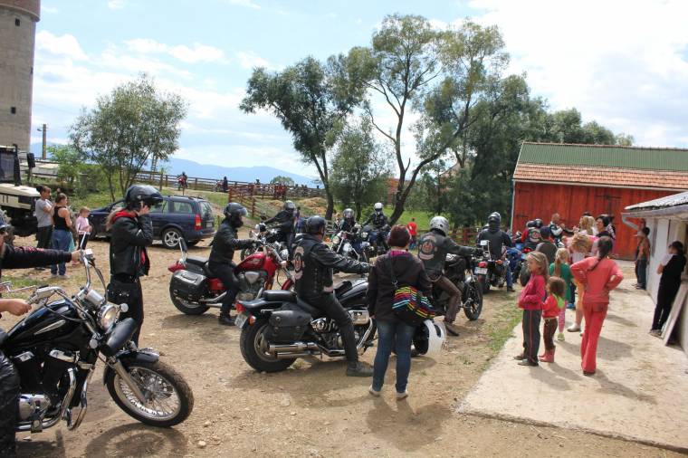 Autónyi motoros adomány a Szent Anna-háznak