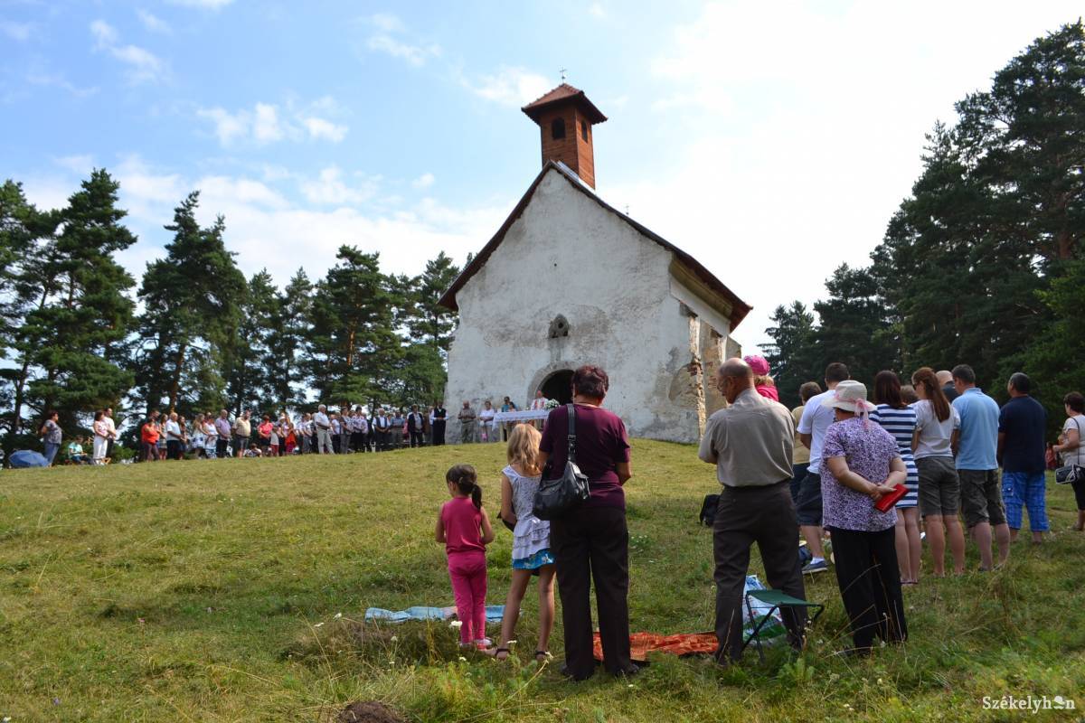 Vasárnap délben tartják a szárhegyiek a Szent Antal kápolna búcsúját. Archív •  Fotó: Balázs Katalin