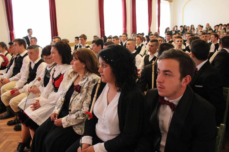 Az iskola épületében ballagtak a Fogarasy végzősei