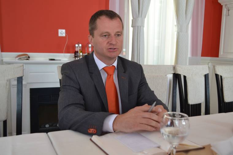 Megszűnt a hatósági felügyelet Mezei ellen