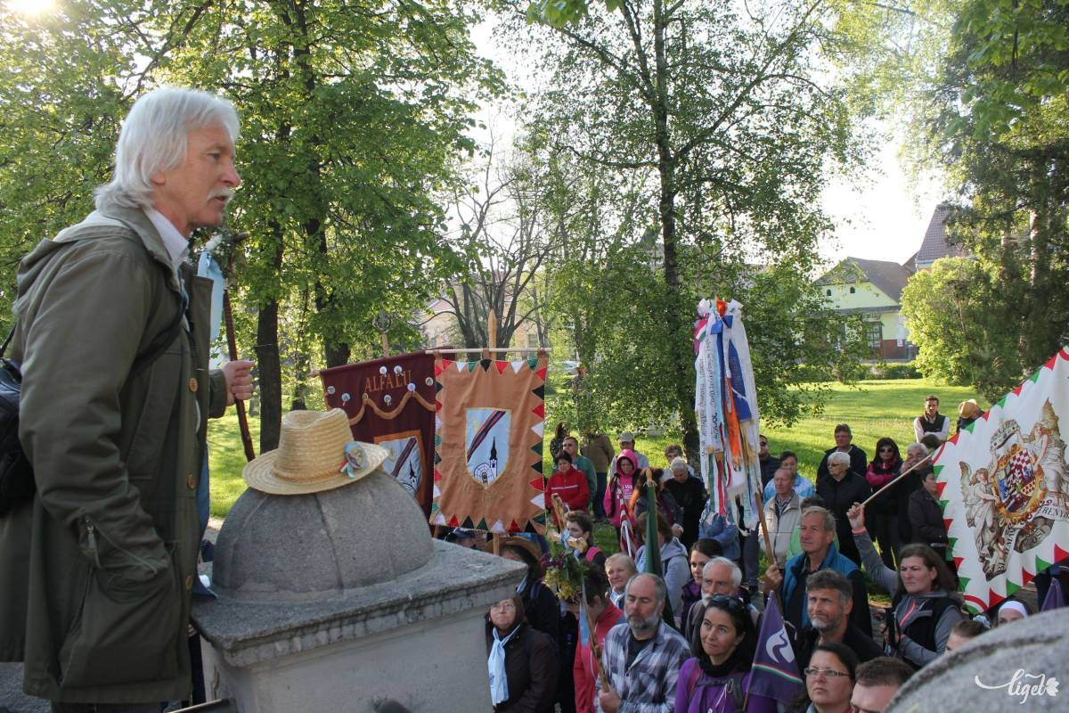Az alfalvi keresztalja 2016-os indulásakor •  Fotó: Pethő Melánia