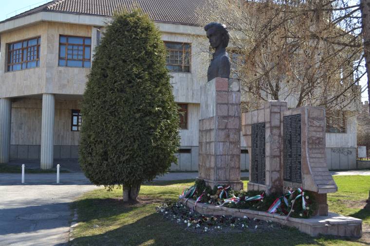 Jobb sorsra váró hősök