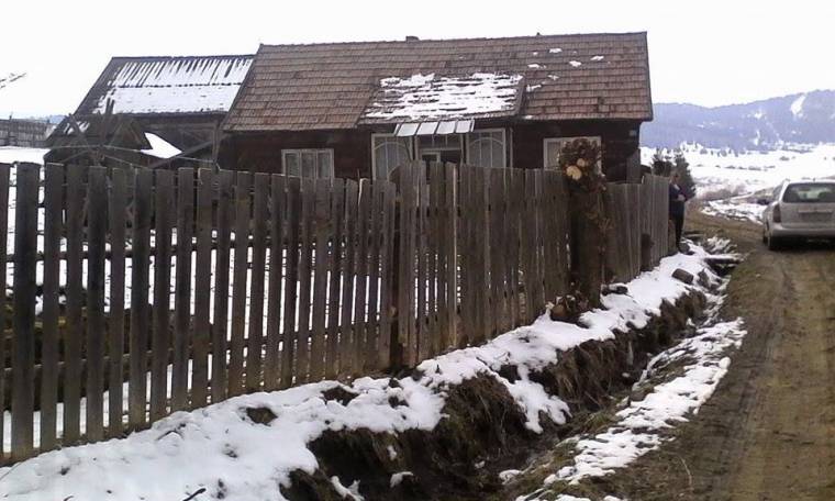 Új kerítés a hatgyermekes portán