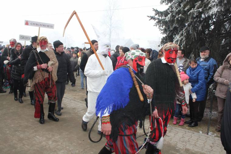Ditróban török tánccal, Szárhegyen a bőgősiratással farsangolnak a hétvégén
