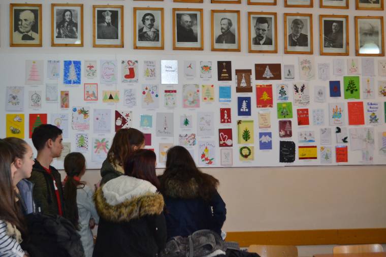 Kézzel készített karácsonyi üdvözlőlapokat tettek közszemlére