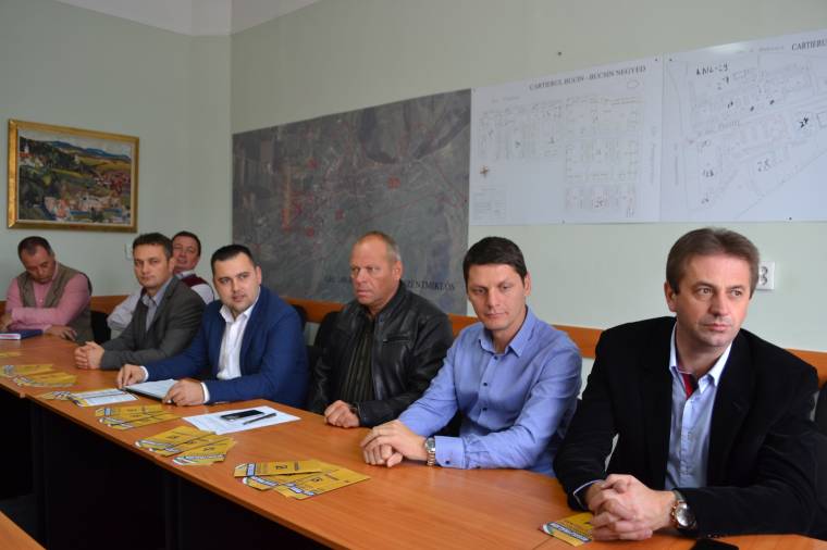 Jogokról és regisztrációról: Gyergyószéken is aláírásokat gyűjt az RMDSZ
