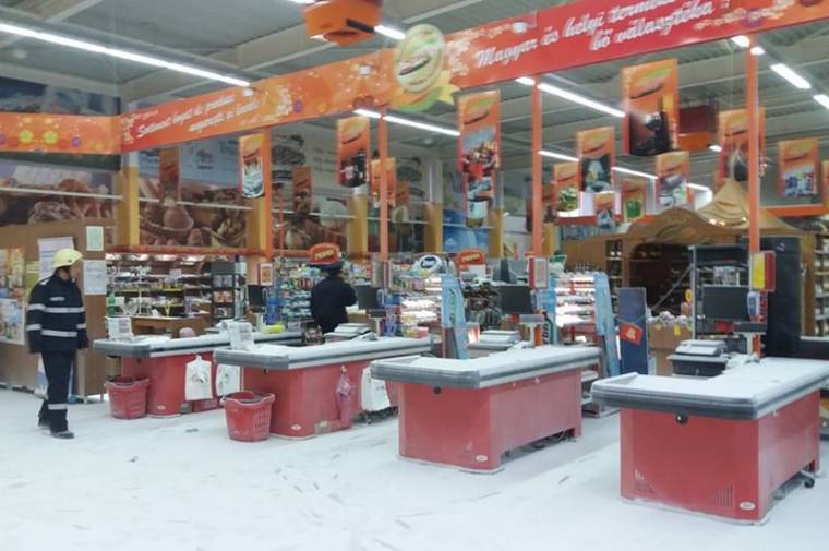 Felrobbant egy gyergyószentmiklósi bevásárlóközpont tűzvédelmi rendszere