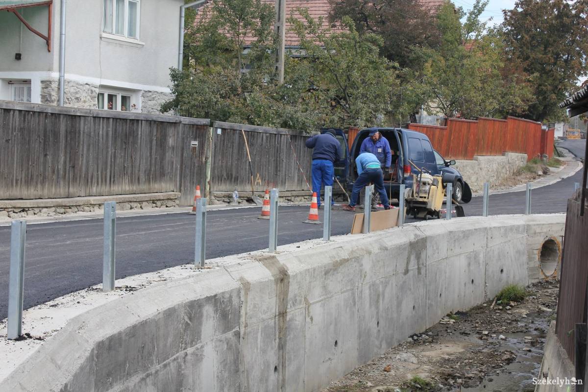 Munkálatok a Gábor Áron utcában •  Fotó: Pethő Melánia