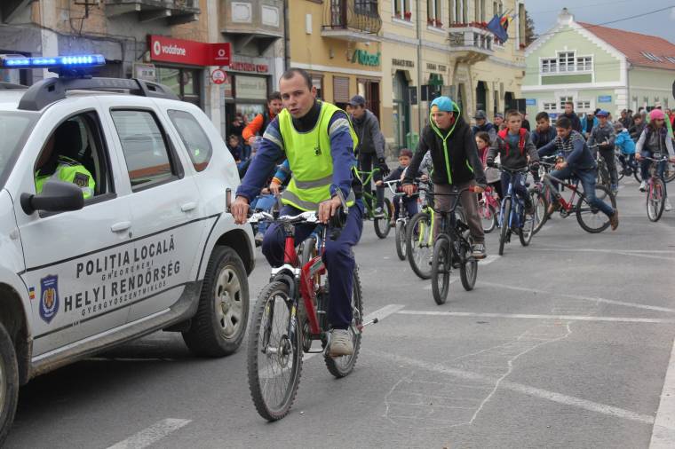 Gyerekek vették birtokba Gyergyószentmiklós főterét