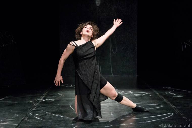 Egyszemélyes előadás a Figuránál