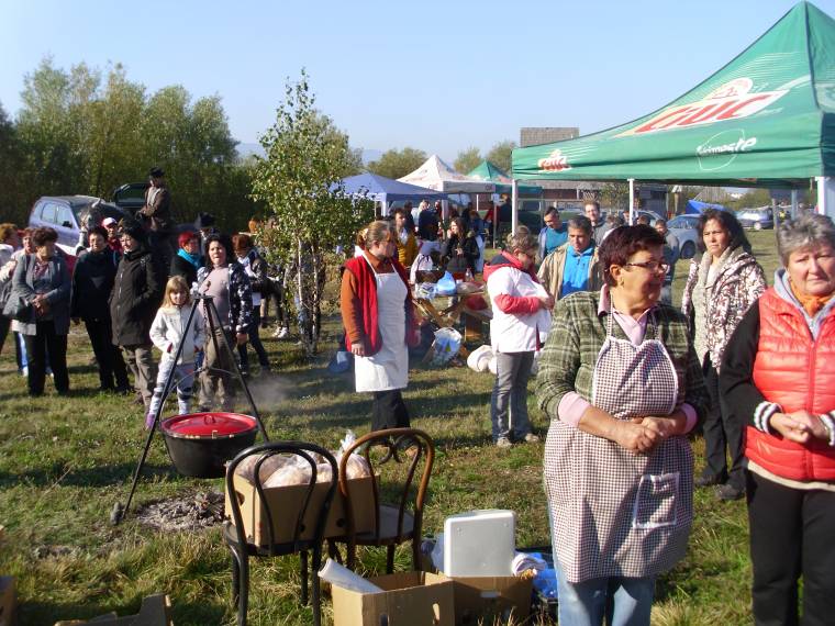 Számadással, hálaadással, adományozással, muzsikával tartottak gazdanapot Csomafalván