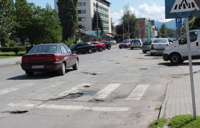 Elvégezték a tervezett kátyúzást, de maradt még jócskán betömésre váró gödör