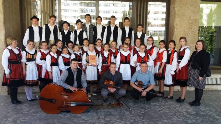 Ahol több generáció táncolt már