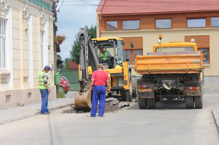 Pénzszűke miatt átütemezték a gyergyószentmiklósi útjavításokat
