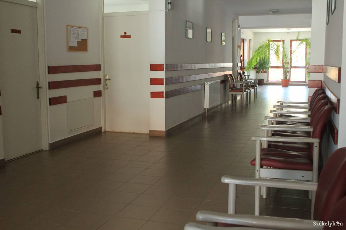 Egyelőre szünetel az éjszakai és a hétvégi orvosi ügyelet a remetei Egészségházban •  Fotó: Pethő Melánia