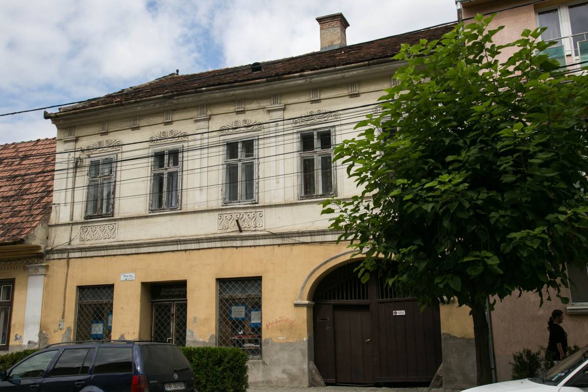 Magánkézben lévő műemlék ingatlan a Márton Áron utcában. Ráfér a tatarozás •  Fotó: Keresztes Zoltán