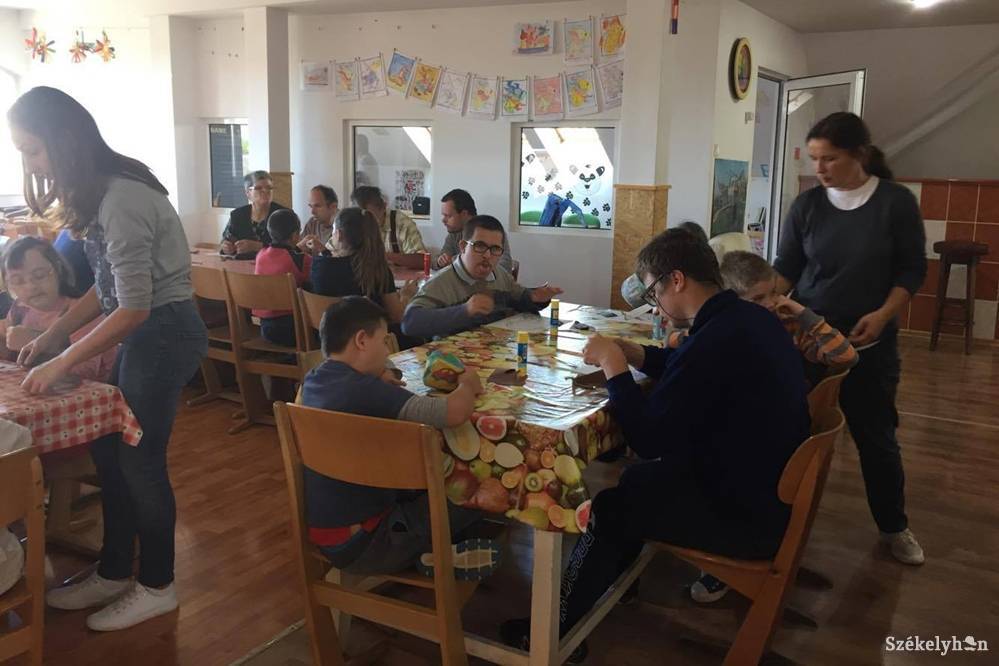 Elkezdődött az értelmi sérülteknek is az új tanév &bullet;  Fotó: Baricz Tamás Imola